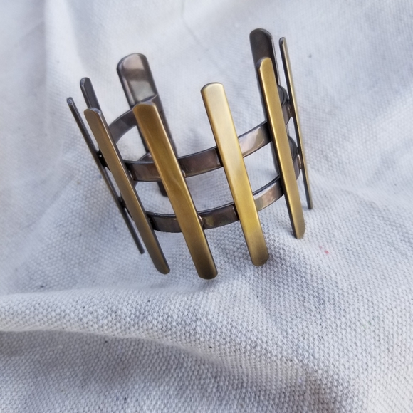 Bisjoux Jewelry - Modern sculpture cuff bracelet solid brass